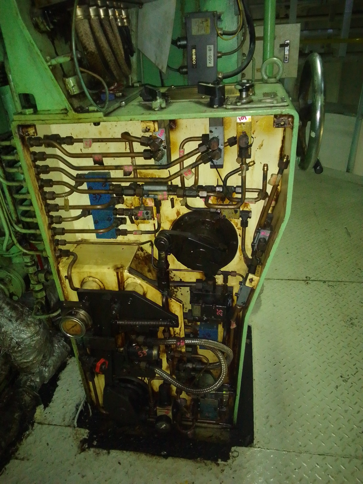 mainenginepneumaticmaneuveringsystem